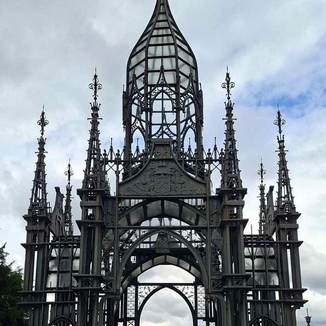 Neogotycki kiosk w Szewnie. Konstrukcja i symbolika