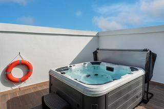 Jacuzzi na taras i do ogrodu. Zobacz modne modele