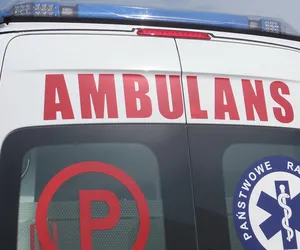 8-latek spadł z roweru. Uderzył głową w chodnik. Ojciec ratował syna