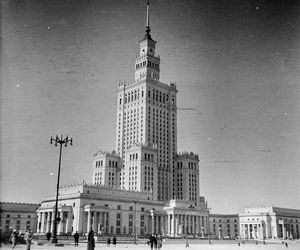 Gigantomania pomników i budowli w PRL-u