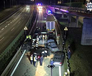Dantejskie sceny na DK1. W kraksie brało udział 9 pojazdów. Zaczęło się od kierowcy bmw