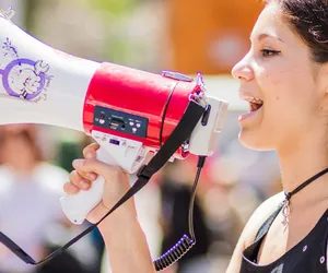 Czy feministki chcą rządzić mężczyznami? O co chodzi feministkom i czy mają jeszcze o co walczyć? 