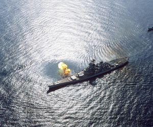 Trump rozważa powrót pancerników do US Navy. Czy era wielkich dział wróci na ocean?