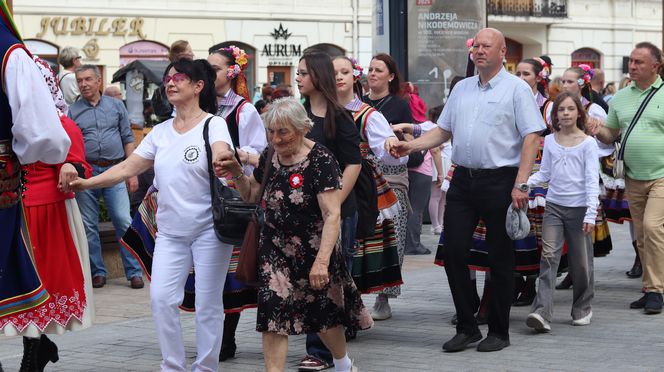 Rekordowy długi polonez w centrum Lublina