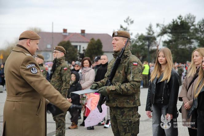 Śląskie: Terytorialsi złożyli w niedzielę przysięgę. Czeka ich trzy lata szkoleń