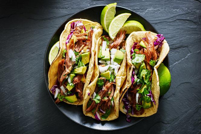 Tacos z szarpaną wieprzowiną i kolendrą