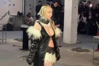 Luna zadebiutowała w roli modelki. Zaprezentowała się na wybiegu w Paryżu