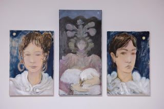 Ściśnięty biust i koronki. Tak Doda zaprezentowała się na wernisażu obrazów, dla których była inspiracją!