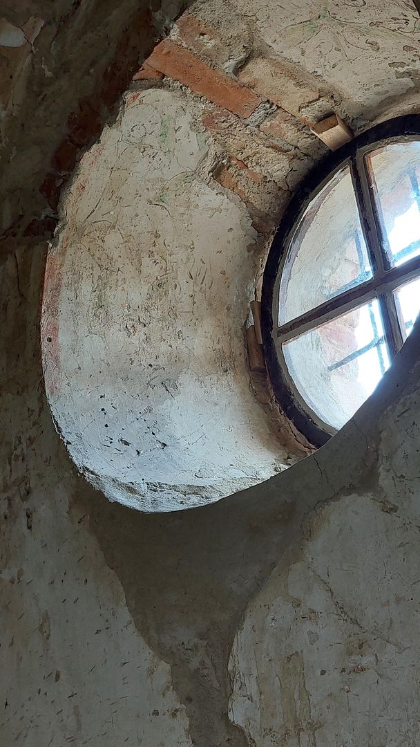 Baszta w Nowych Kicharach (gm. Dwikozy) w trakcie remontu