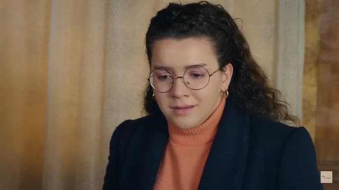 Ragip uderzy głową o podłogę i zemdleje