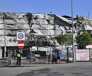 Strażacy pokazali zdjęcia ze środka. Tak wygląda spalona hala na Marywilskiej 44 