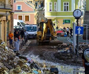  Powódź w Kłodzku. Ołtarze pływały w kilku metrowej wodzie. Ta powódź była najgorsza