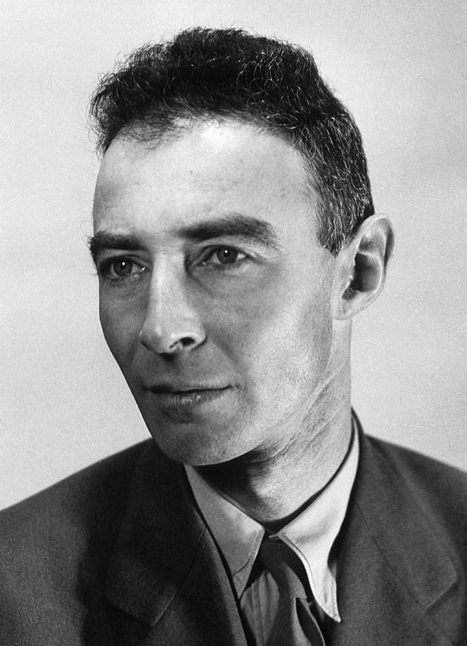 Robert Oppenheimer nazywany jest ojcem bomy atomowej