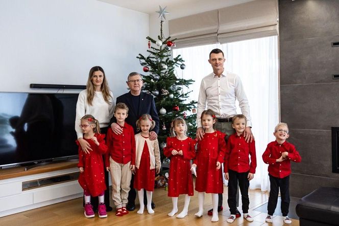 Sześcioraczki z Tylmanowej dostały świąteczne prezenty. Św. Mikołaj nie zapomniał o ich starszym braci