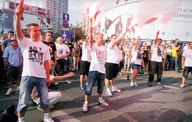 WARSZAWA: Stolica oddała cześć bohaterom POWSTANIA WARSZAWSKIEGO - WIDEO