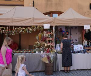 Ostatni dzień festiwalu Re:tradycja - Jarmark Jagielloński 2024. Odwiedziliśmy Błonia pod zamkiem i stoiska wystawców