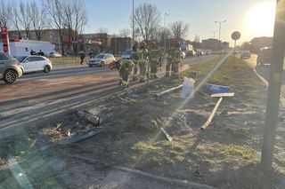 W Krakowie ciężarówka staranowała stojące przed nią auta. W kabinie był nieprzytomny kierowca