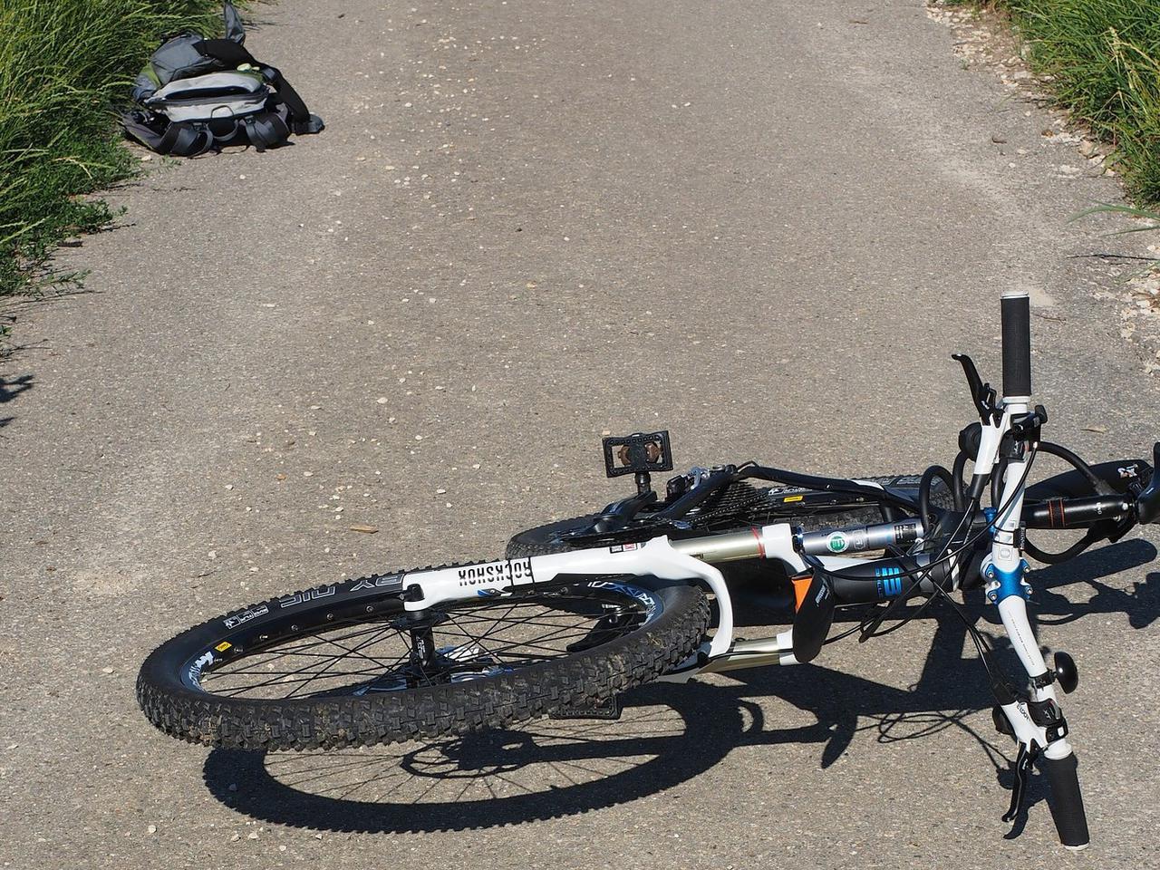 Gorzów Wlkp. 66-latek z poważnym urazem kręgosłupa! Uderzył w niego inny rowerzysta, którego pokonało zmęczenie