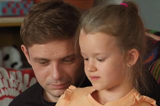 Barwy szczęścia odc. 2747. Hubert (Marek Molak),  Marysia (Nina Szumowska) 