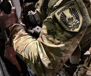 Spektakularna akcja na Pradze Północ i Żoliborzu. Policja uderza w narkotykowy biznes. Zobacz, co znaleziono w ich kryjówkach!