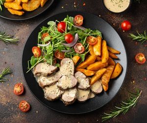 Biorę 3 rodzaje pieprzu i robię pyszny sos. Polędwiczki wieprzowe podaję tylko z nim 