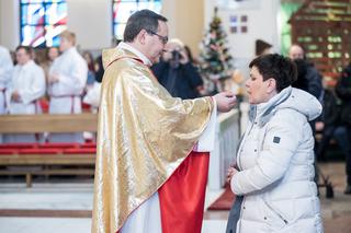 Bogobojna Szydło zaatakowana przez księdza. Jak ona pokaże się w kościele?!