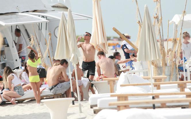 Sławomir Peszko na plaży