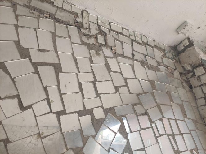 Bydgoszczanka w stolicy stworzyła palmę, a w Bydgoszczy magiczną lustrzaną bramę. Jak po latach wygląda ta instalacja?