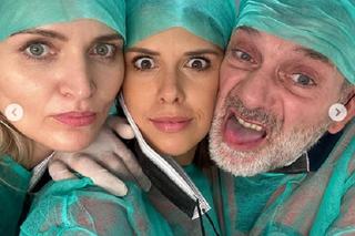 Na sygnale po wakacjach 2023. Beata (Justyna Sieniawska), Martyna (Monika Mazur), Wiktor Banach (Wojciech Kuliński) na planie