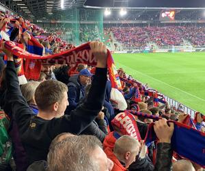 Mecz Raków Częstochowa - Sporting Lizbona. Stadion w Sosnowcu szczelnie wypełnił się kibicami 