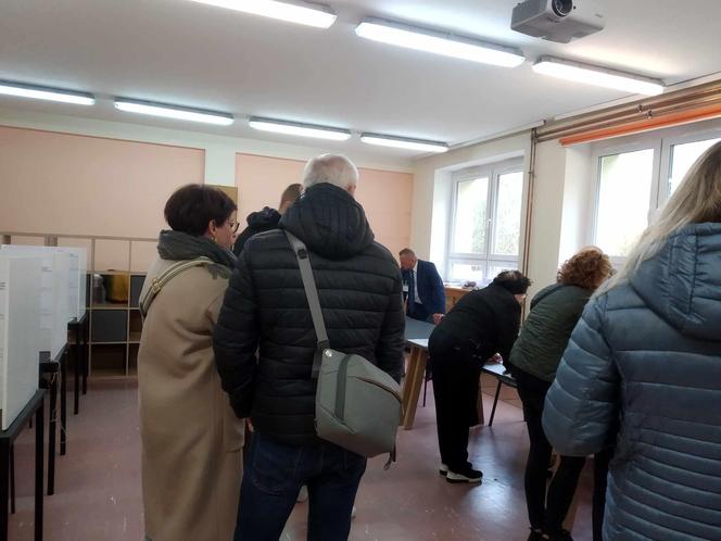 Wybory 2023. W lokalach wyborczych pojawiło się wielu łodzian