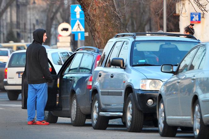 Panna z dzieckiem usidliła Królikowskiego