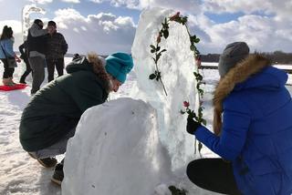 Giżyckie Rzeźby Lodowe 2021. Walentynkowe rzeźby z lodu robią wrażenie! [GALERIA]