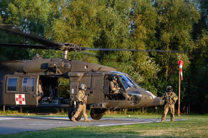 Black Hawk na lądowisku SOR w Poznaniu