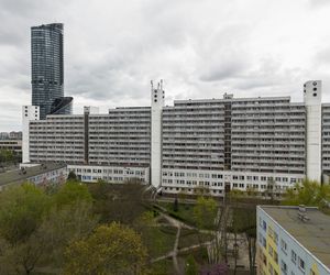 Titanic w centrum Wrocławia. Szesnastopiętrowy galeriowiec przy Powstańców Śląskich to jeden z największych molochów we Wrocławiu
