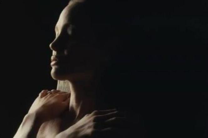 Angelina Jolie w reklamie Guerlain