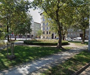 Libacja na skwerku ma już 15 lat! Pamiętacie ten hit internetu?