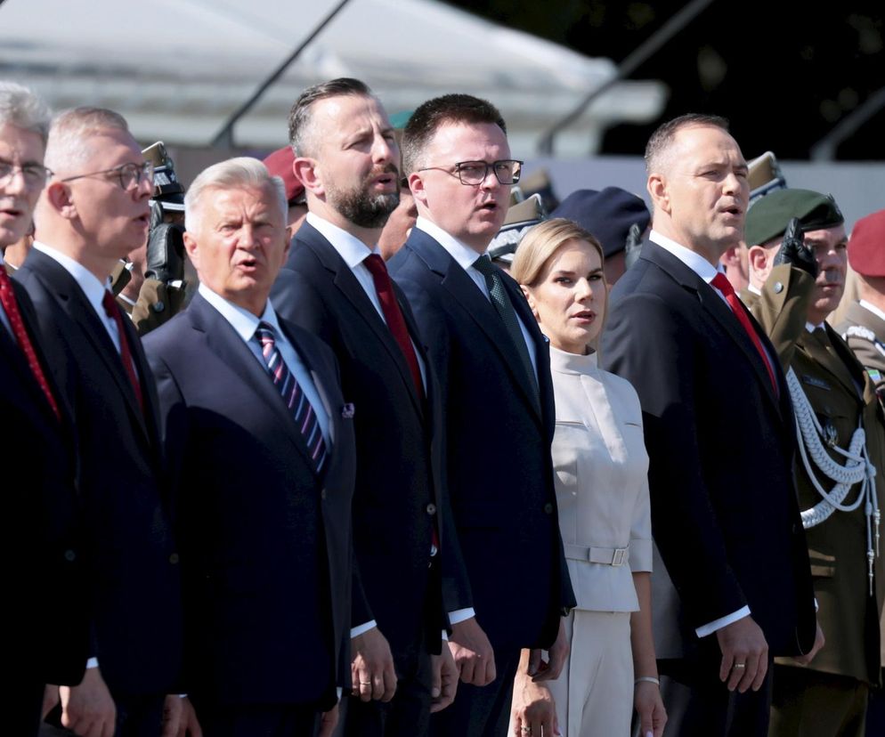 Obchody Swieta Wojska Polskiego w Warszawie. Uroczystosci przy Grobie Nieznanego Zolnierza na placu Pilduskiego