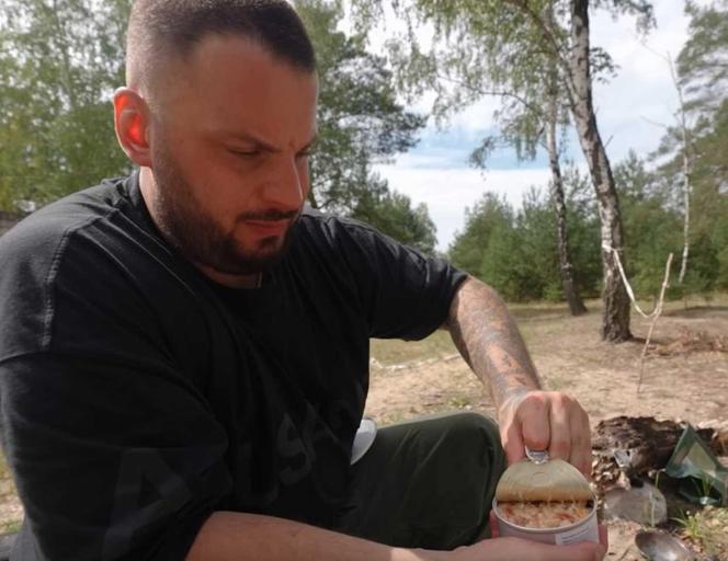 Wojek i Książulo testują wojskowe jedzenie