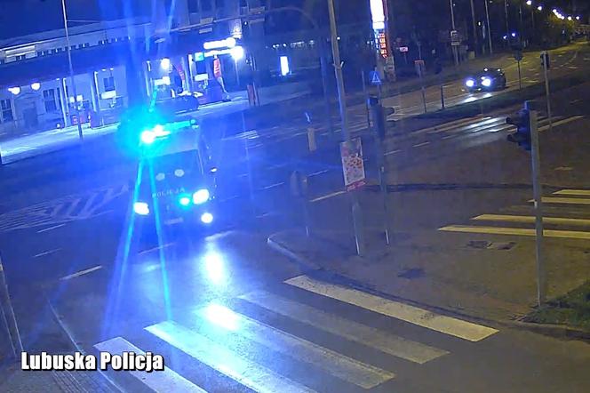 Zielona Góra: Policjanci eskortowali do szpitala duszące się niemowlę. Liczyła się każda minuta