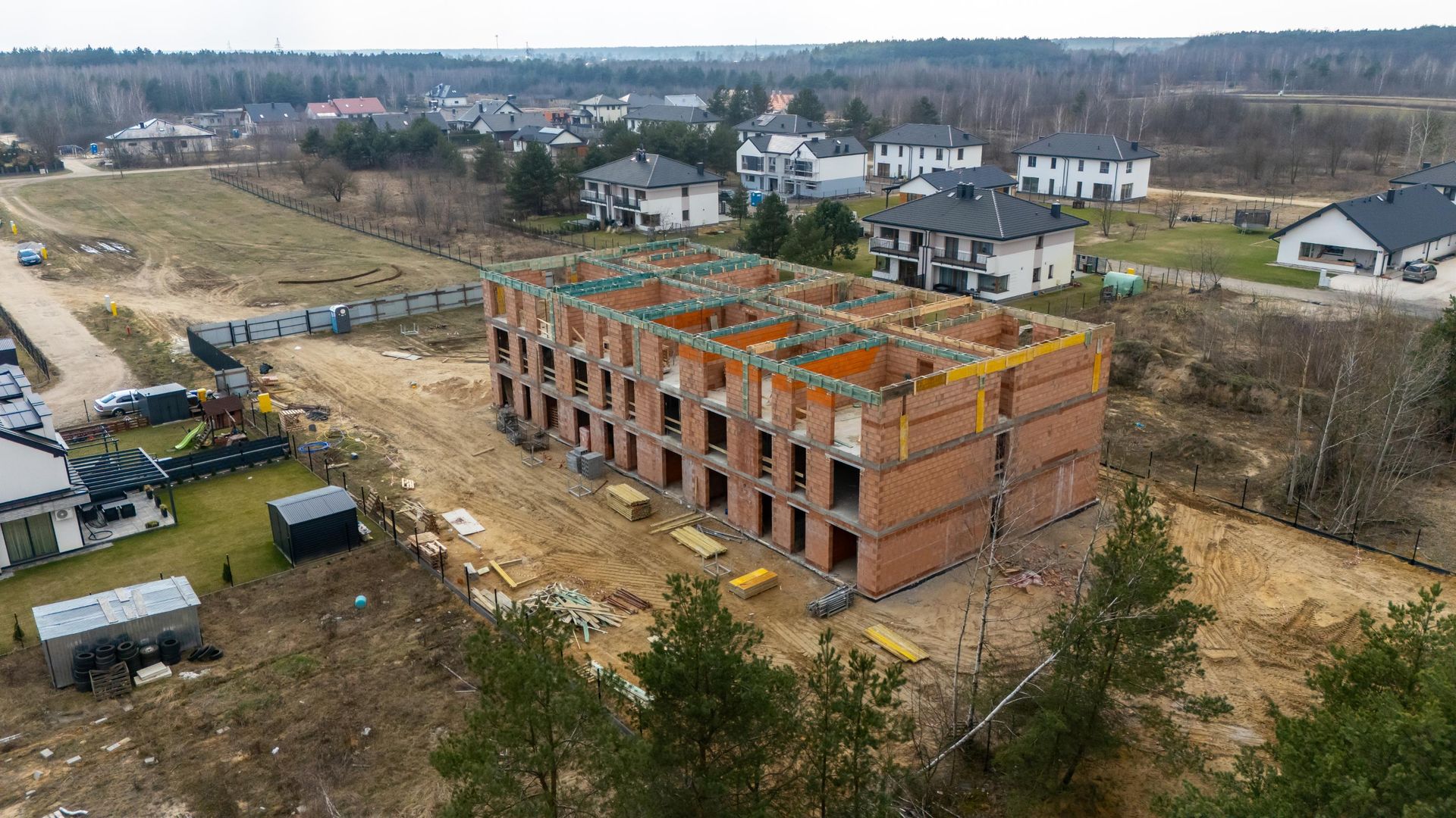 Kontrowersyjna budowa domu jednorodzinnego w Wieliszewie