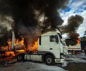 Wielki pożar w Kamieńszczyźnie! Ciężarówki i naczepy stanęły w ogniu