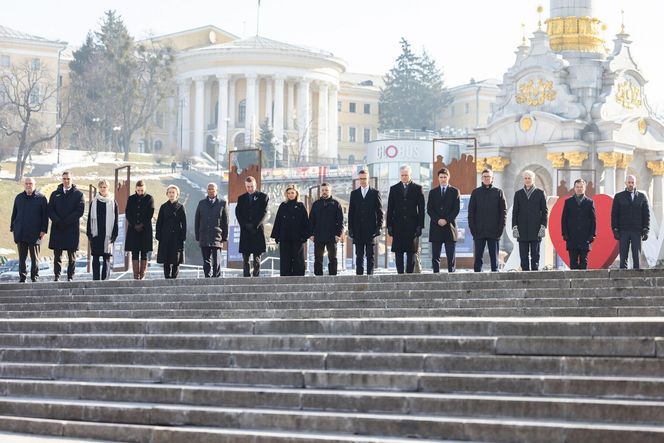 W poniedziałek do Kijowa przybyli przywódcy zagranicznych państw na uroczystości, związane z trzecią rocznicą inwazji Rosji na Ukrainę. W stolicy są już m.in. premier Kanady Justin Trudeau, prezydenci Litwy i Łotwy, Gitanas Nauseda i Edgars Rinkeviczs