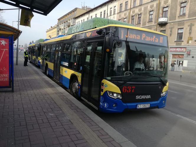 Tarnowscy policjanci kontrolują miejskie autobusy. Nie chodzi o sprawdzanie biletów! 