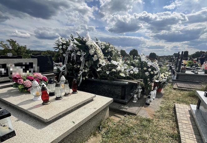 Tuszów Narodowy. Grób Dominiki i Grzesia, którzy zginęli w tragicznym wypadku