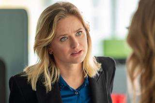 M jak miłość odc. 1759.  Julia (Marta Chodorowska), Sylwia (Hanna Turnau)