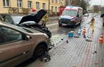 Tarnów. 19-latek stracił panowanie nad bmw i uderzył w renault. Prawo jazdy miał dwa tygodnie