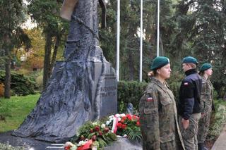 Ksiądz Jerzy Popiełuszko zginął 38 lat temu. W rocznicę śmierci władze Torunia i województwa kujawsko-pomorskiego złożyli kwiaty