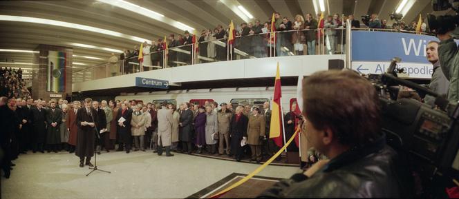 Tak otwierali metro w Warszawie w 1995 roku