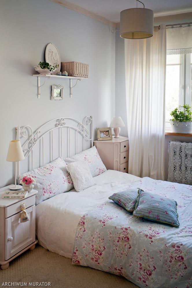 Aranżacja sypialni w stylu romantycznym: motyw róży